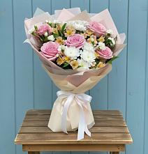 Букет цветов из:  Гвоздики, Орхидеи и Розы в Турунтаево