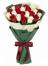 Букет Микс из красных и белых роз в Турунтаево
