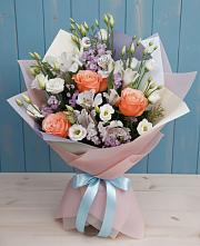 Букет цветов из:  Лизиантусы, Розы, Альстромерии и Гипсофила в Турунтаево