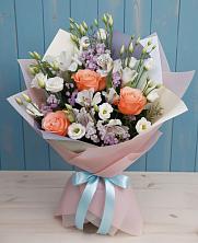 Букет цветов из:  Лизиантусы, Розы, Альстромерии и Гипсофила в Турунтаево