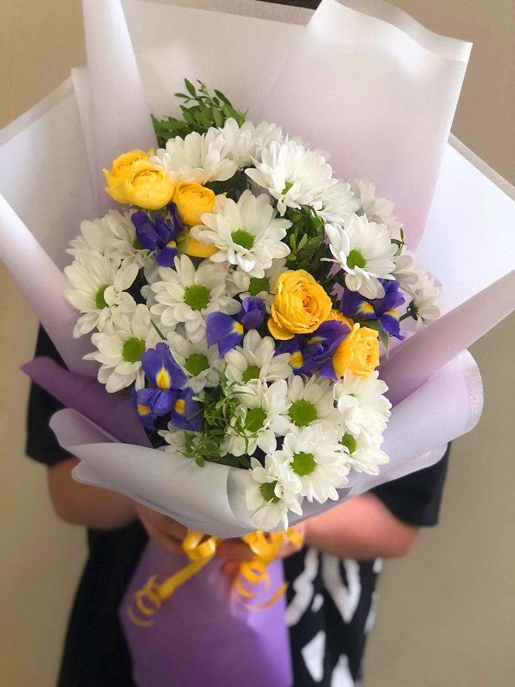 Букет цветов из: Ирисы, Хризантемы и Розы в Турунтаево