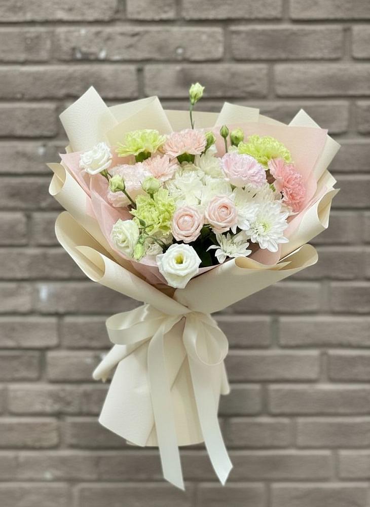 Букет цветов из: Гвоздики, Розы, Лизиантусы и Хризантемы в Турунтаево
