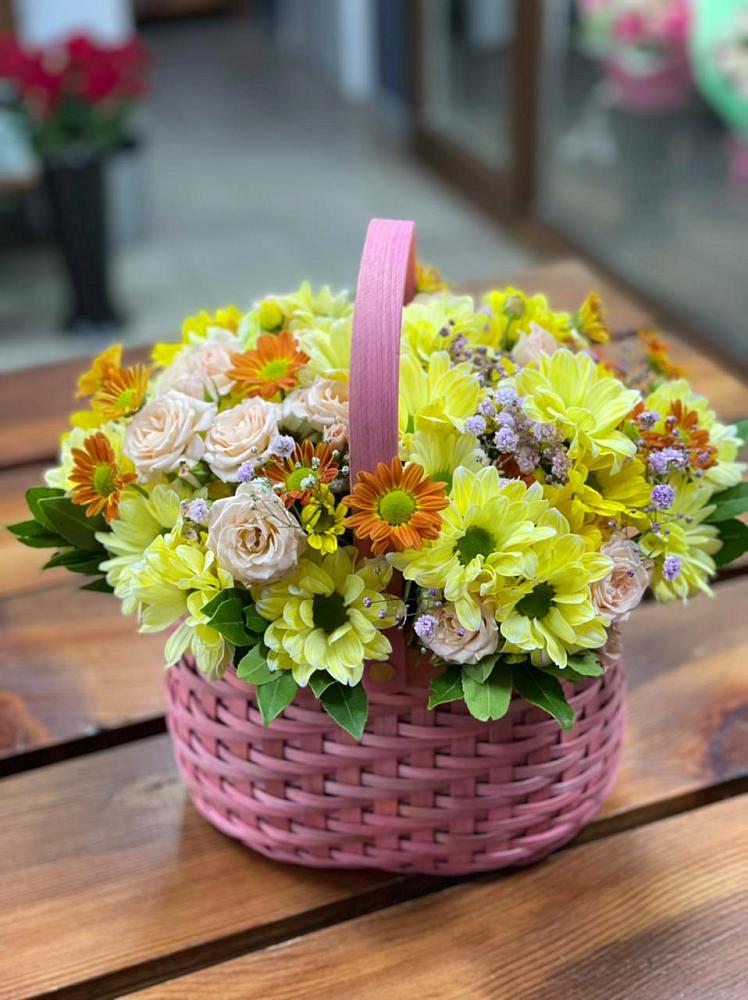 Цветочная композиция из Хризантемы и Розы в корзине в Турунтаево