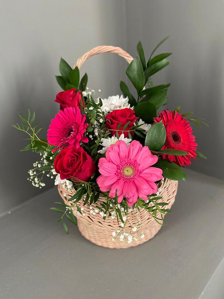 Цветочная композиция из Розы, Хризантемы и Герберы в корзине в Турунтаево