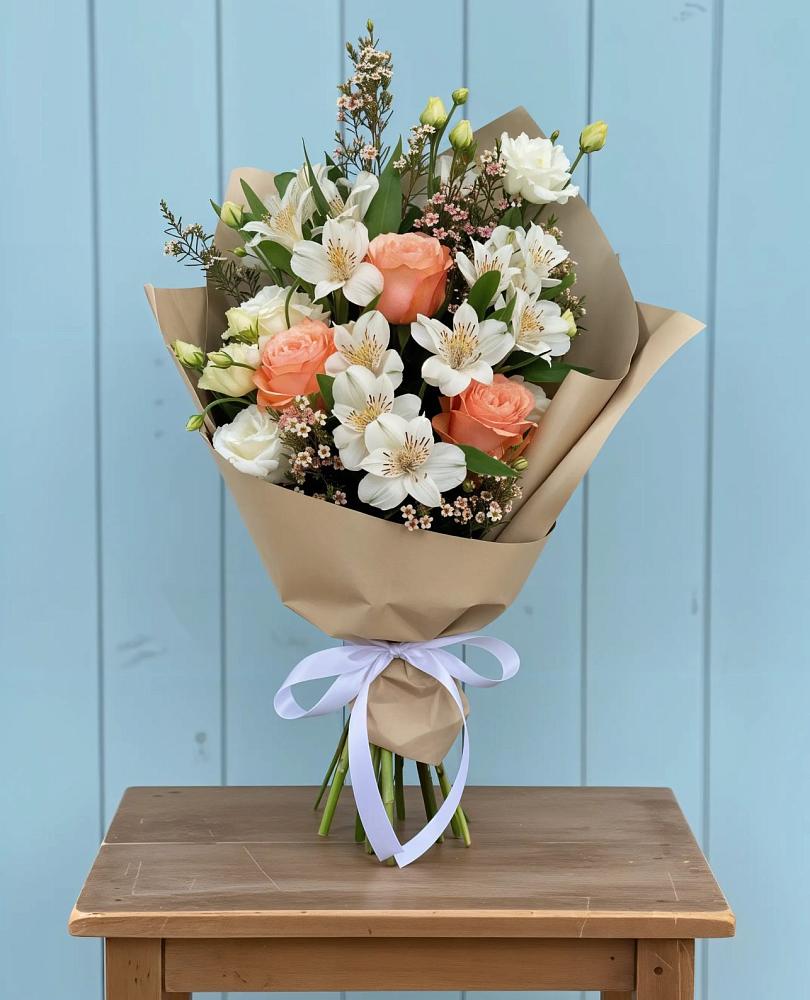 Букет цветов из: Альстромерии, Лизиантусы, Розы и Хризантемы в Турунтаево