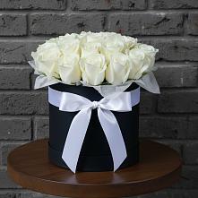 Цветочная композиция из Розы в шляпной коробке в Турунтаево